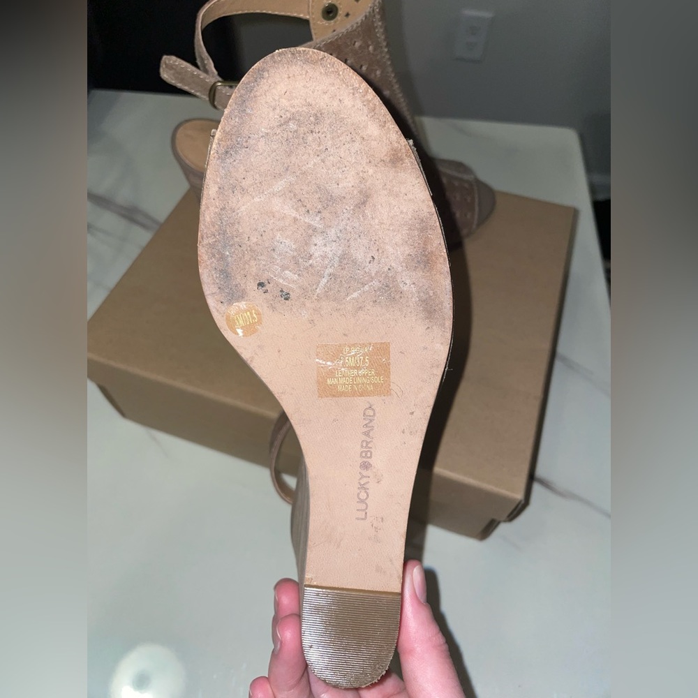 Lucky Brand Women’s Rigina Sandal Size 7.5 - Picture 3 of 4